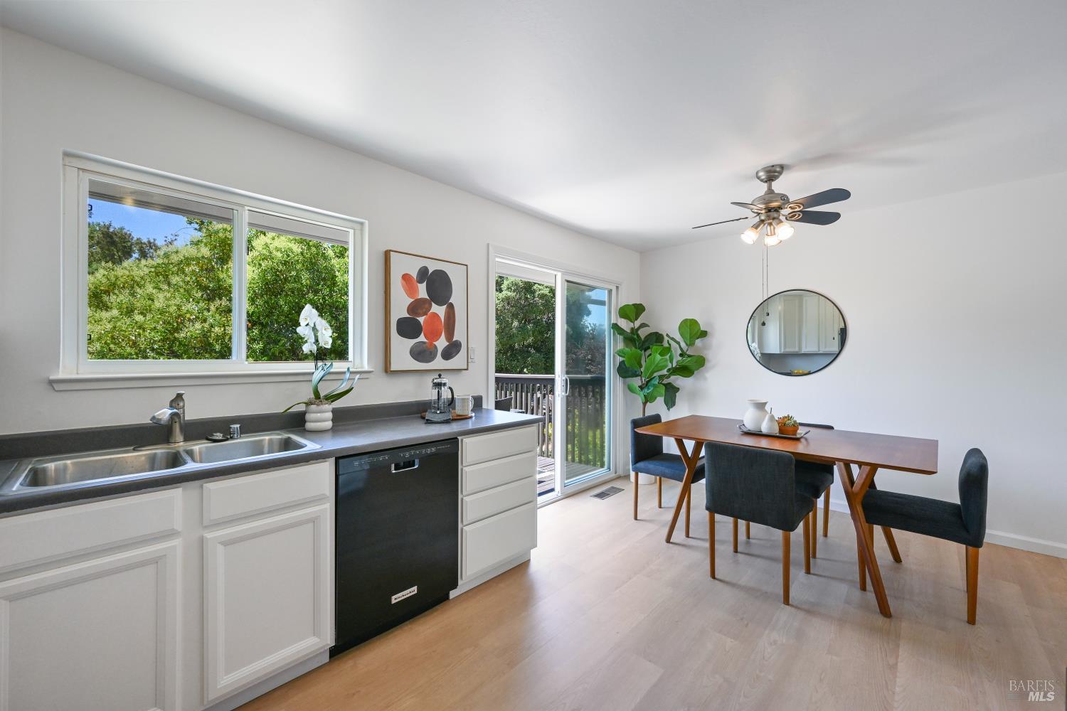 Detail Gallery Image 11 of 44 For 663 Cherry St, Novato,  CA 94945 - 3 Beds | 2 Baths