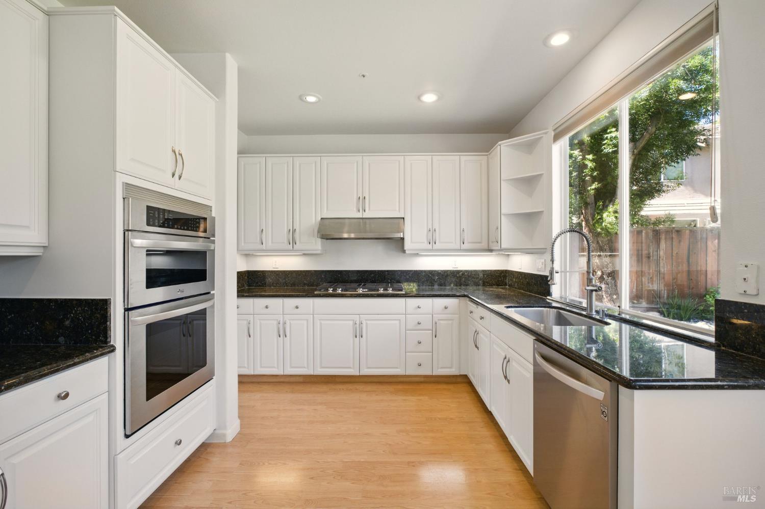 Detail Gallery Image 6 of 49 For 4234 Kingsford Dr, Napa,  CA 94558 - 4 Beds | 2/1 Baths