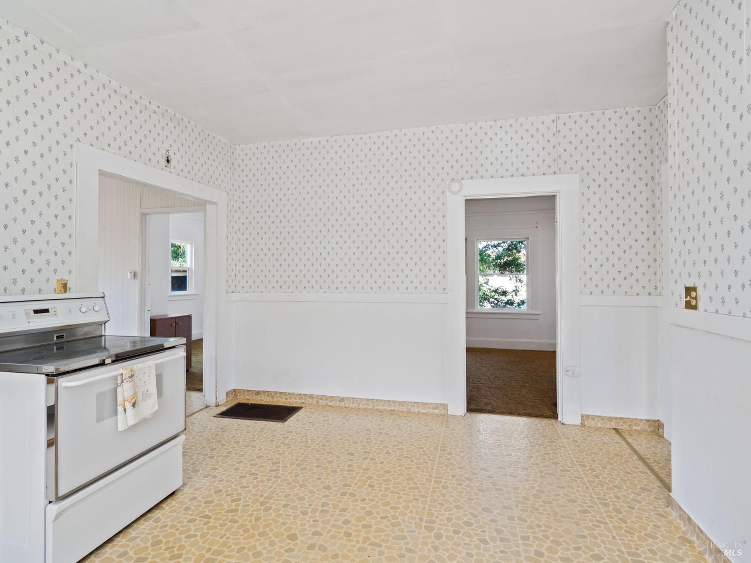 Detail Gallery Image 14 of 52 For 442 Piper St, Healdsburg,  CA 95448 - 3 Beds | 2 Baths