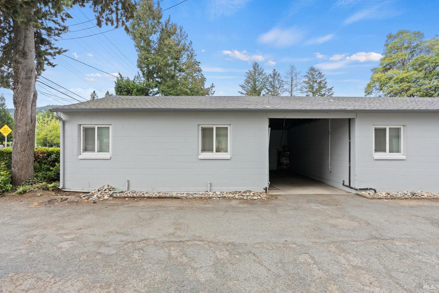 Detail Gallery Image 4 of 18 For 560 Talmage Rd, Ukiah,  CA 95482 - – Beds | – Baths