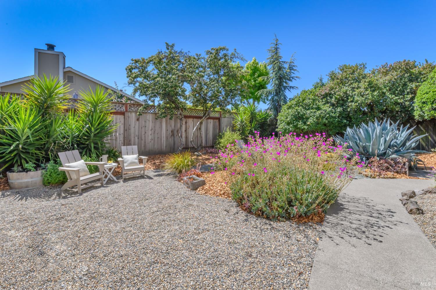 Detail Gallery Image 18 of 50 For 1721 Northstar Dr, Petaluma,  CA 94954 - 3 Beds | 2/1 Baths