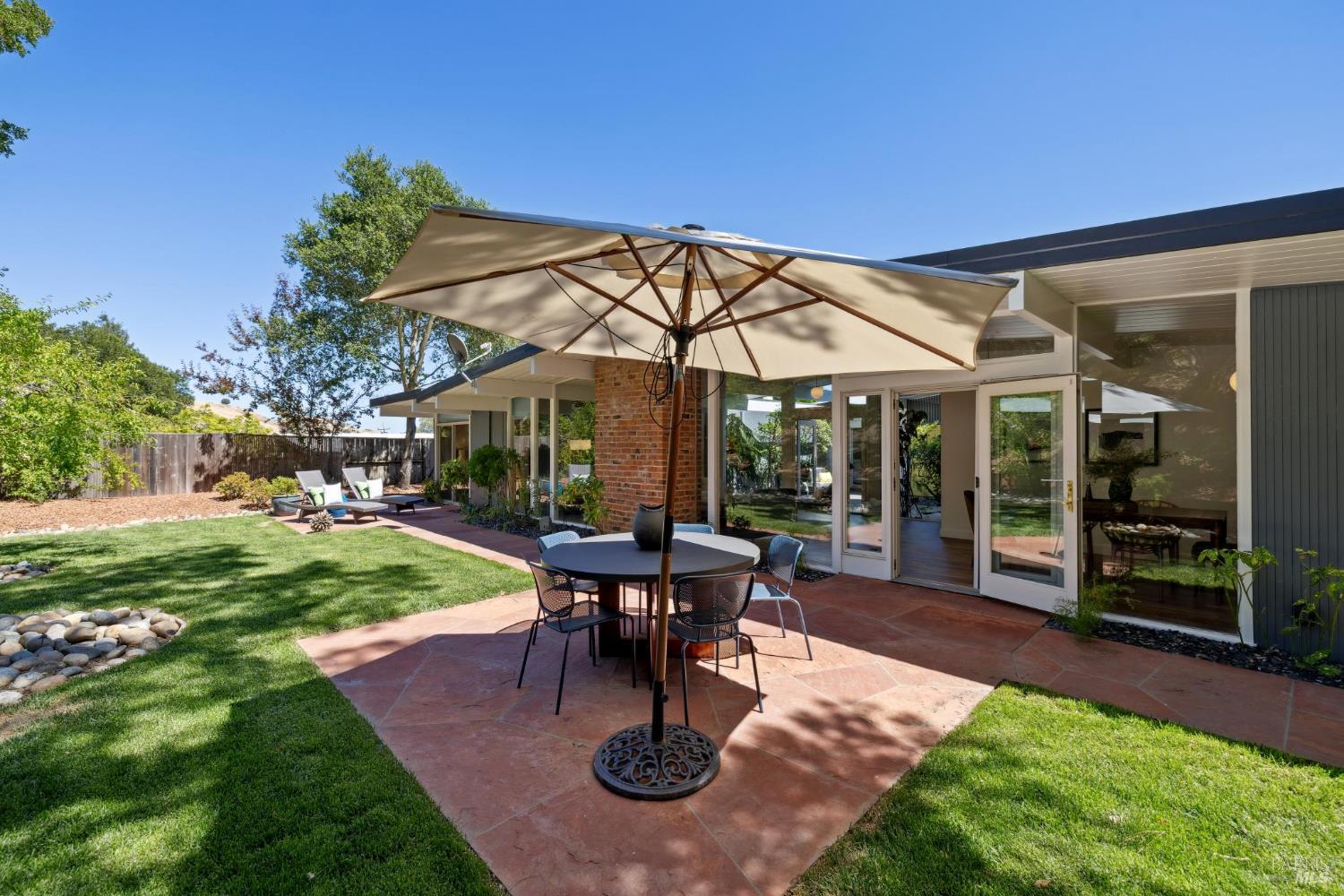 Detail Gallery Image 40 of 52 For 100 De La Guerra Rd, San Rafael,  CA 94903 - 4 Beds | 2 Baths