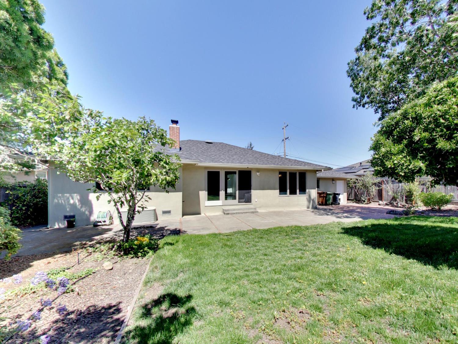Detail Gallery Image 26 of 36 For 19 Dartmouth Dr, Larkspur,  CA 94939 - 3 Beds | 2 Baths