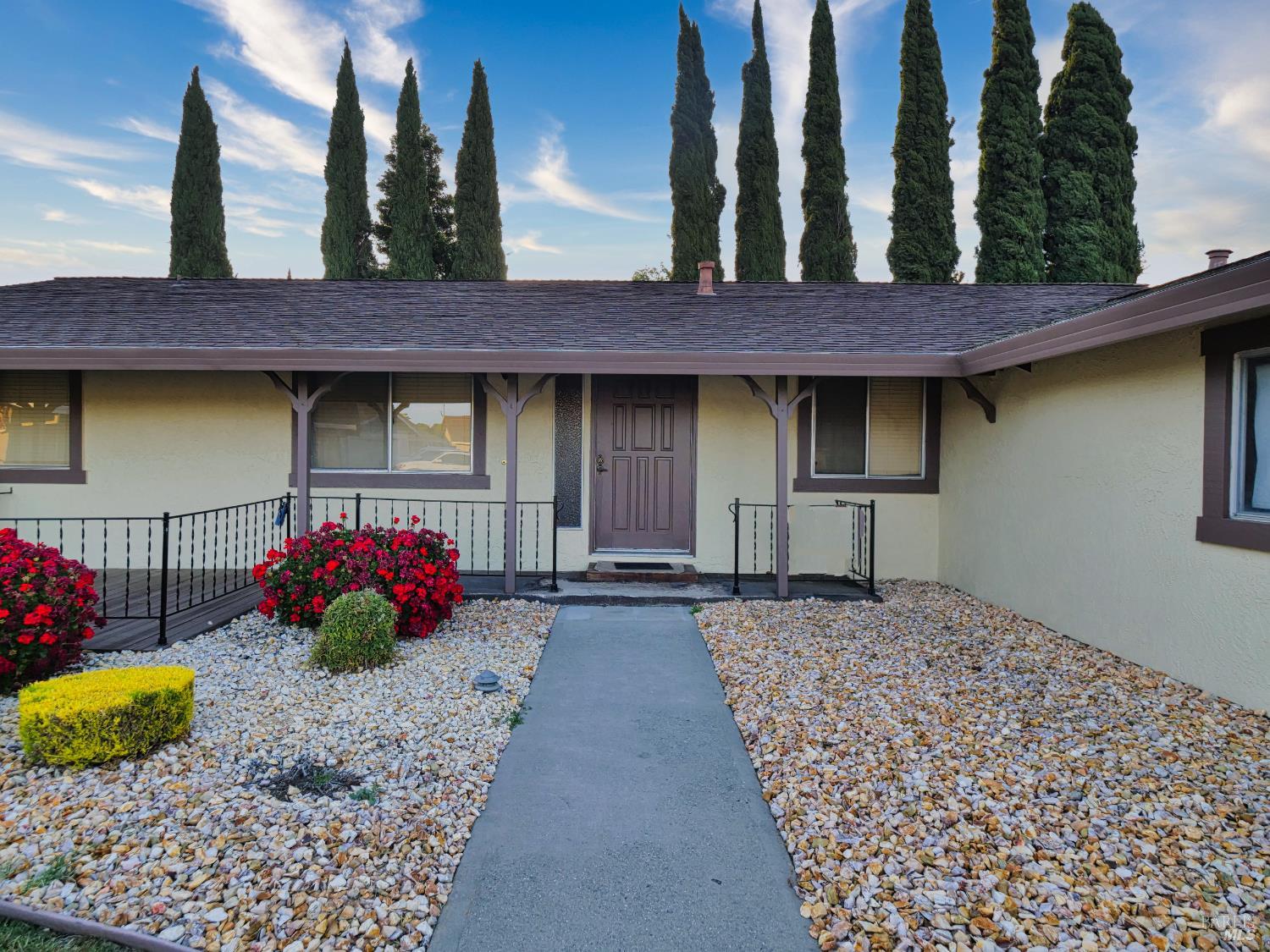 Detail Gallery Image 3 of 30 For 2136 Alturas Ct, Fairfield,  CA 94534 - 3 Beds | 2 Baths