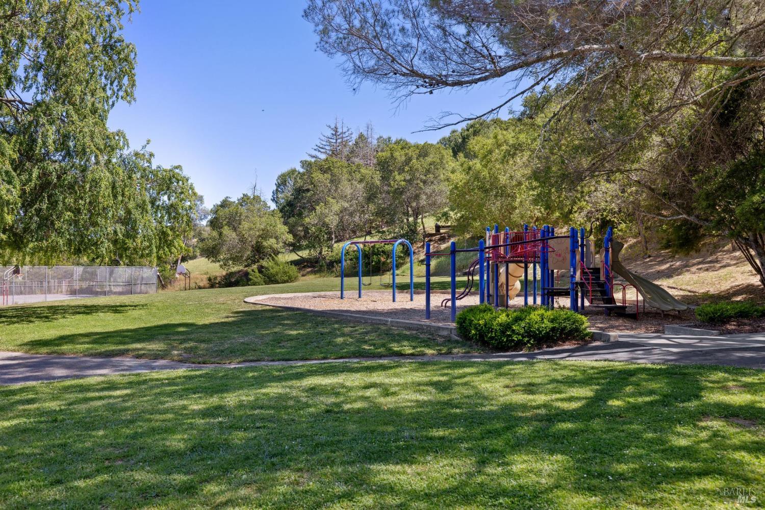 Detail Gallery Image 51 of 52 For 100 De La Guerra Rd, San Rafael,  CA 94903 - 4 Beds | 2 Baths