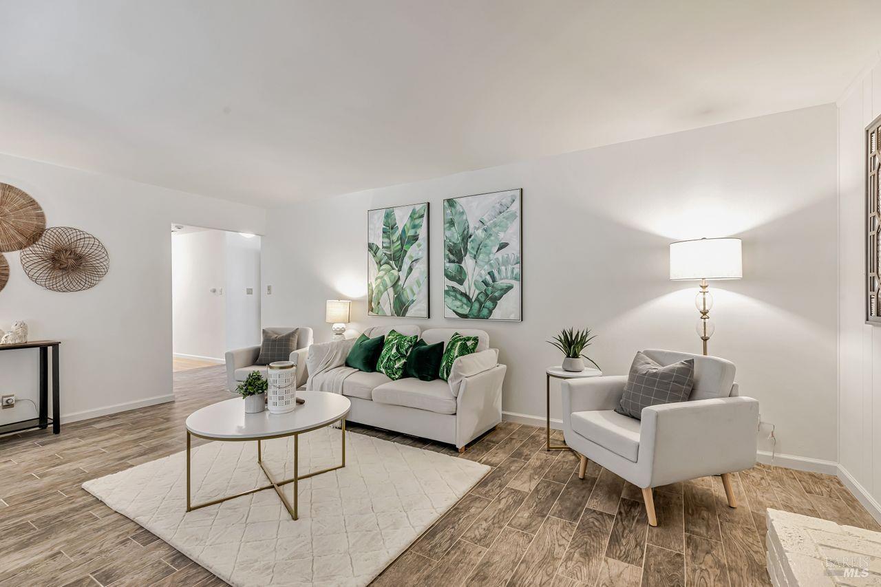 Detail Gallery Image 16 of 43 For 347 Major Dr, Santa Rosa,  CA 95403 - 3 Beds | 2 Baths