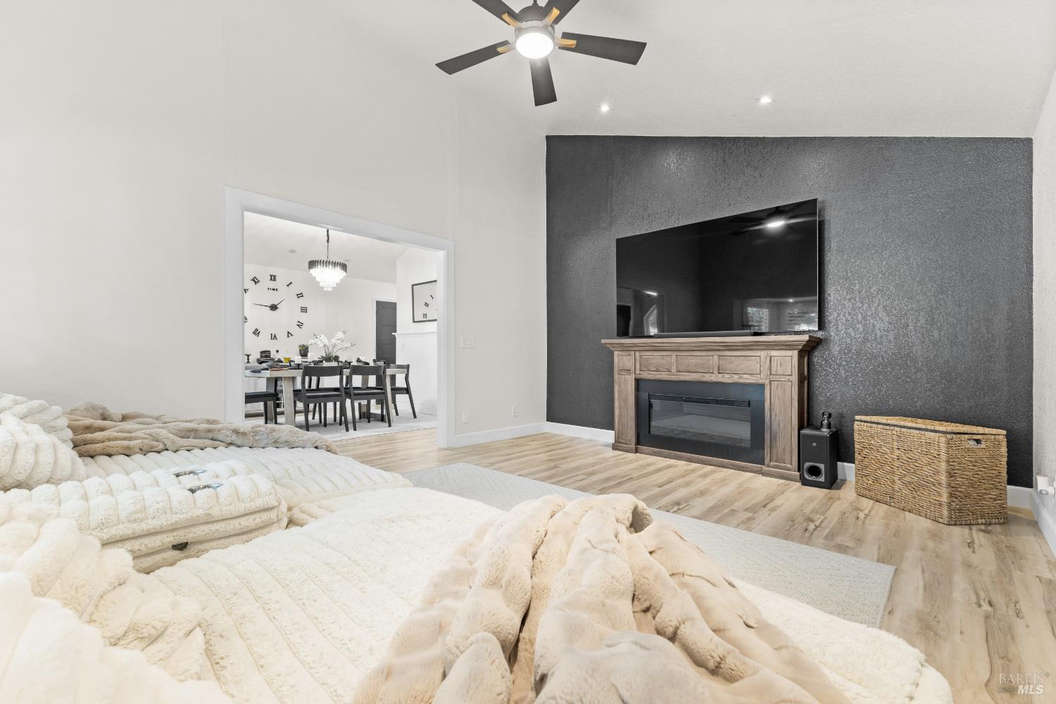 Detail Gallery Image 8 of 31 For 9508 Jessica Dr, Windsor,  CA 95492 - 4 Beds | 2 Baths
