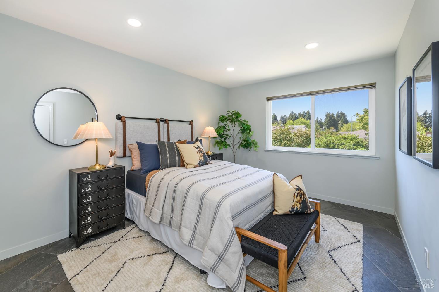 Detail Gallery Image 8 of 50 For 1721 Northstar Dr, Petaluma,  CA 94954 - 3 Beds | 2/1 Baths