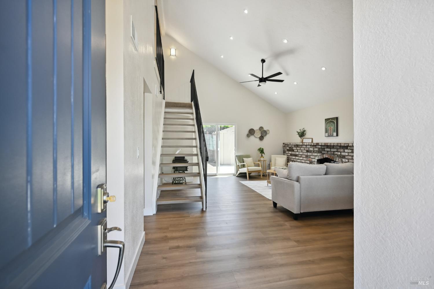 Detail Gallery Image 7 of 39 For 1408 Serpilio Way, Petaluma,  CA 94954 - 3 Beds | 2 Baths