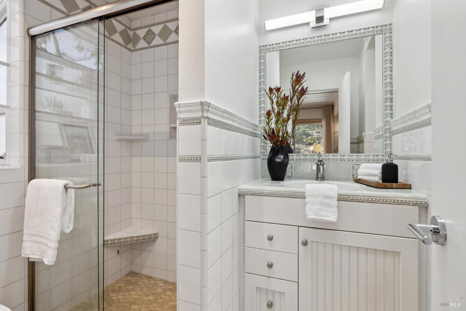 Detail Gallery Image 9 of 52 For 100 De La Guerra Rd, San Rafael,  CA 94903 - 4 Beds | 2 Baths