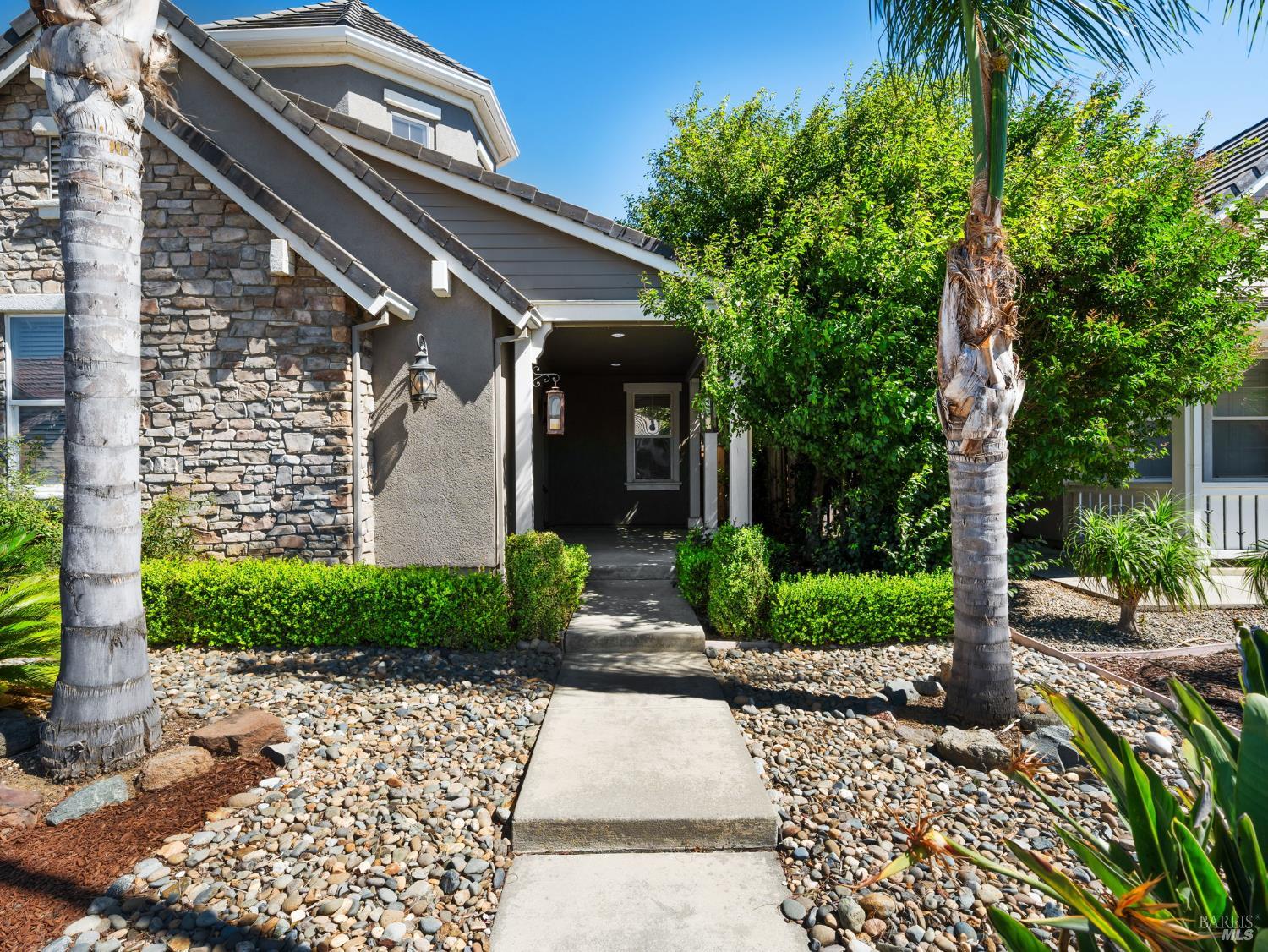 Detail Gallery Image 4 of 72 For 630 Purple Martin Dr, Vacaville,  CA 95687 - 5 Beds | 3/1 Baths