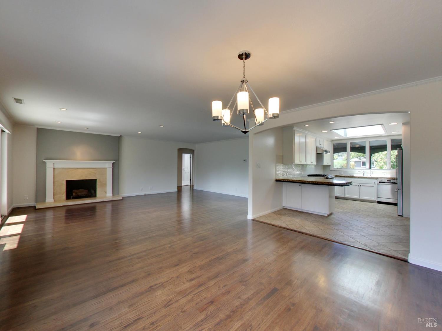 Detail Gallery Image 3 of 36 For 19 Dartmouth Dr, Larkspur,  CA 94939 - 3 Beds | 2 Baths