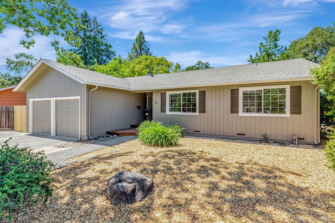 Detail Gallery Image 1 of 43 For 347 Major Dr, Santa Rosa,  CA 95403 - 3 Beds | 2 Baths