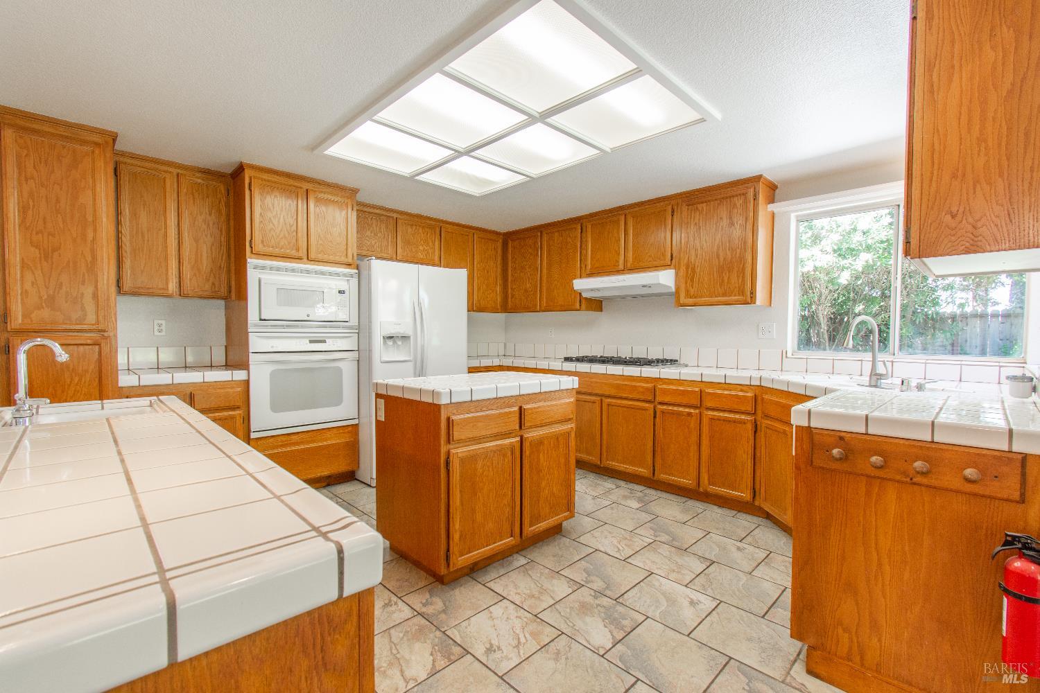 Detail Gallery Image 9 of 40 For 250 Carpenter Ct, Dixon,  CA 95620 - 5 Beds | 2/1 Baths