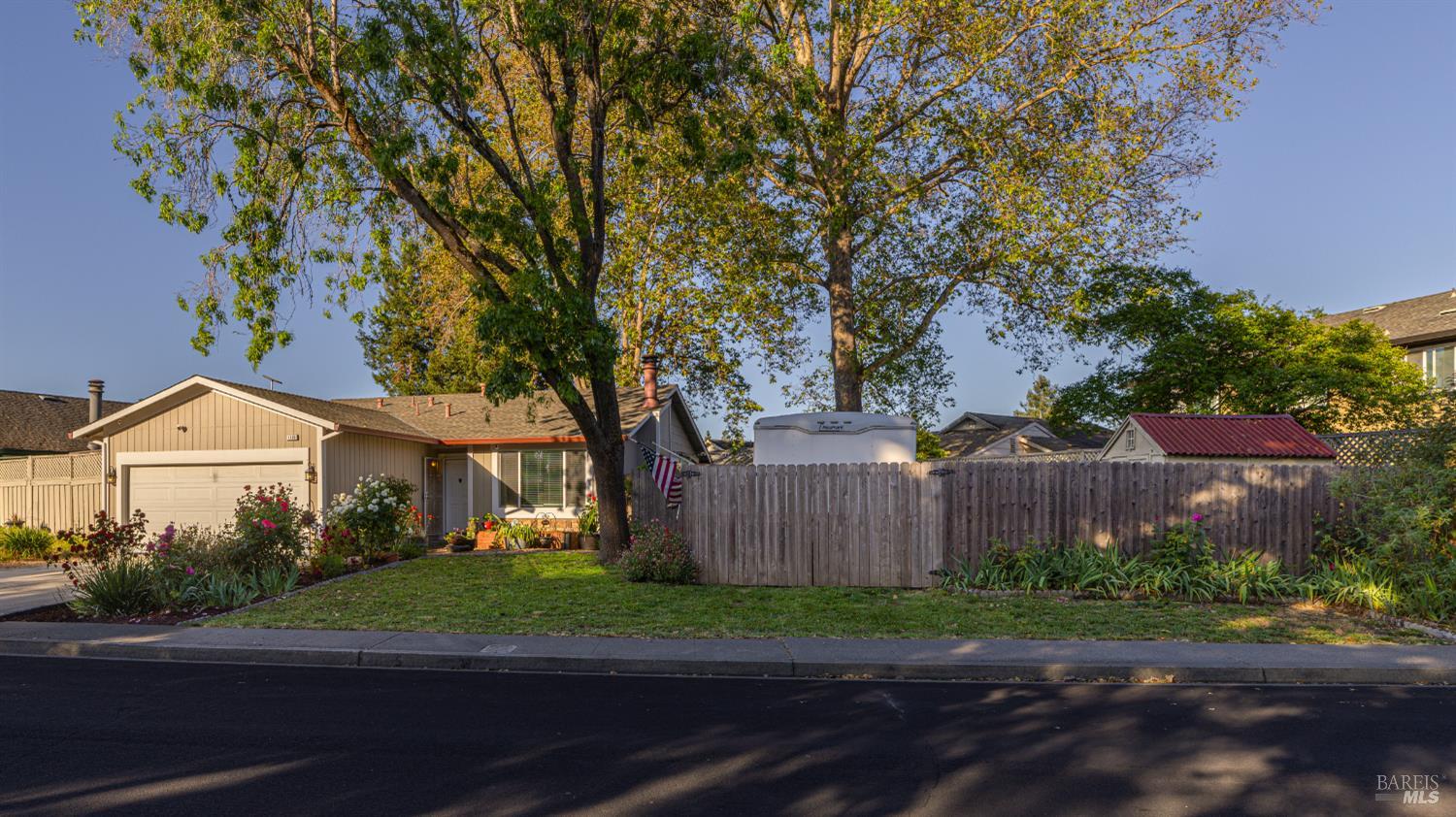 Detail Gallery Image 3 of 20 For 1133 Cielo Cir, Rohnert Park,  CA 94928 - 2 Beds | 2 Baths