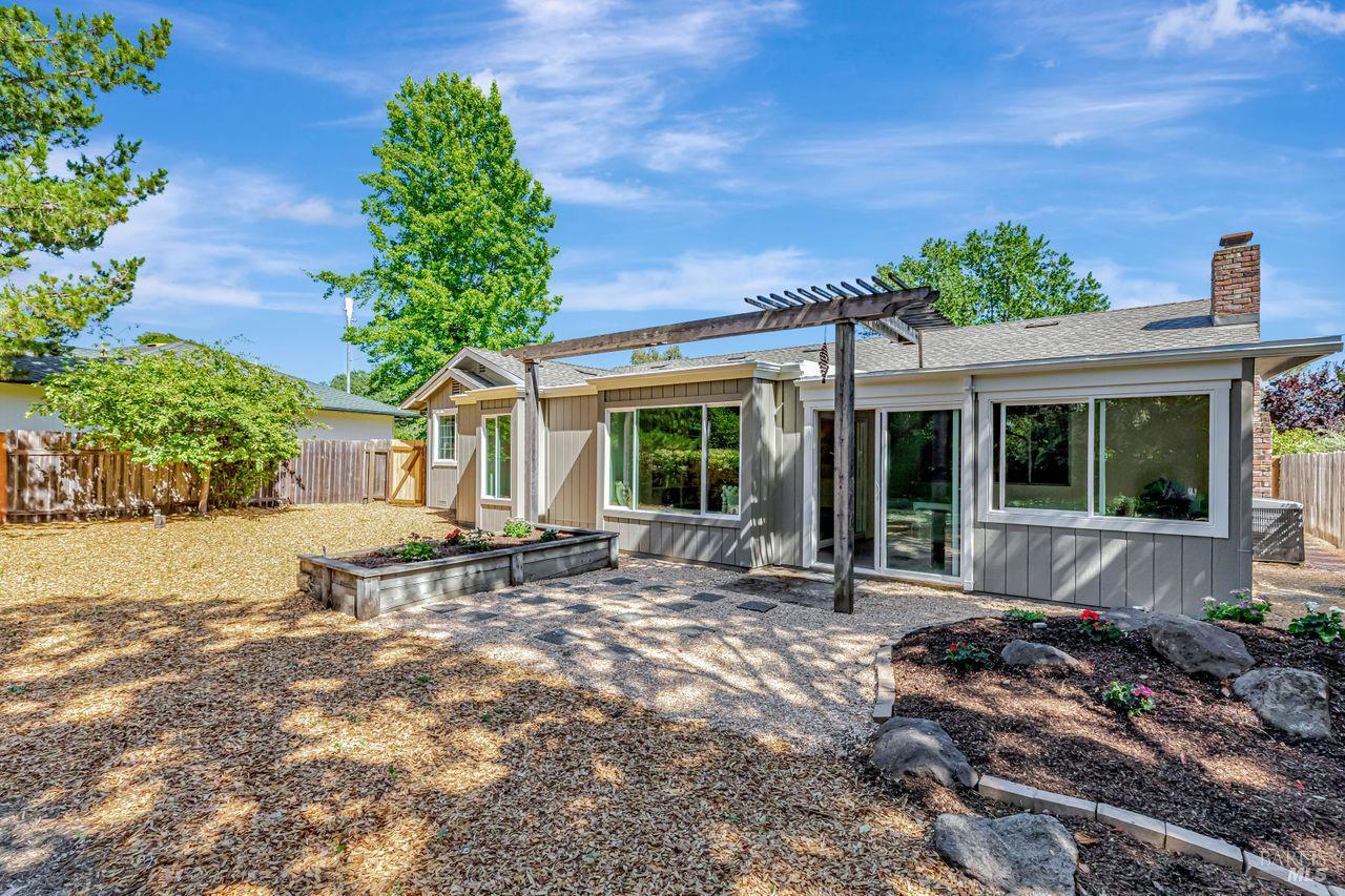 Detail Gallery Image 39 of 43 For 347 Major Dr, Santa Rosa,  CA 95403 - 3 Beds | 2 Baths