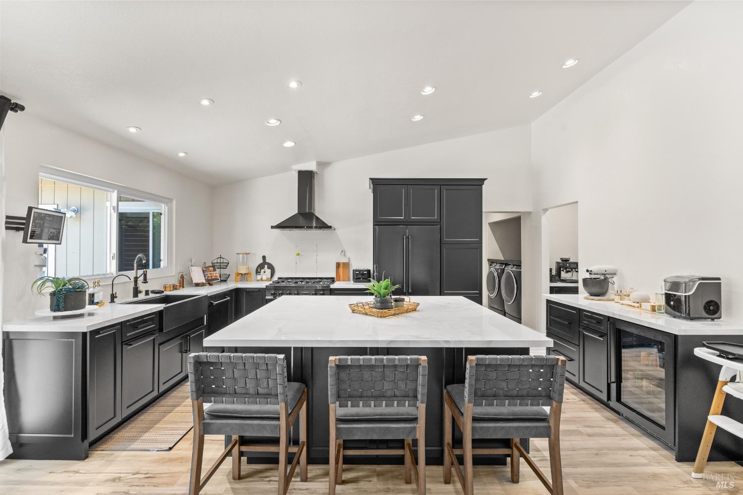 Detail Gallery Image 14 of 31 For 9508 Jessica Dr, Windsor,  CA 95492 - 4 Beds | 2 Baths
