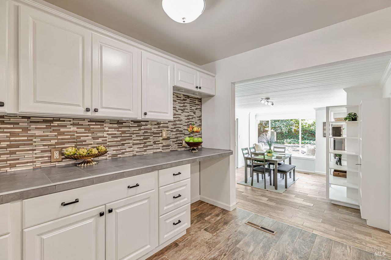 Detail Gallery Image 4 of 43 For 347 Major Dr, Santa Rosa,  CA 95403 - 3 Beds | 2 Baths