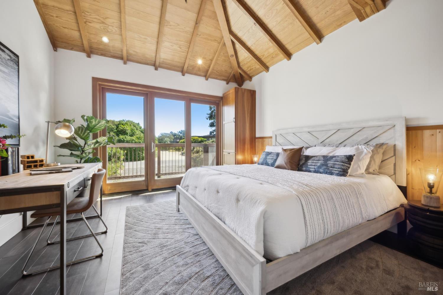 Detail Gallery Image 8 of 23 For 189 Seadrift Rd, Stinson Beach,  CA 94970 - 3 Beds | 3 Baths