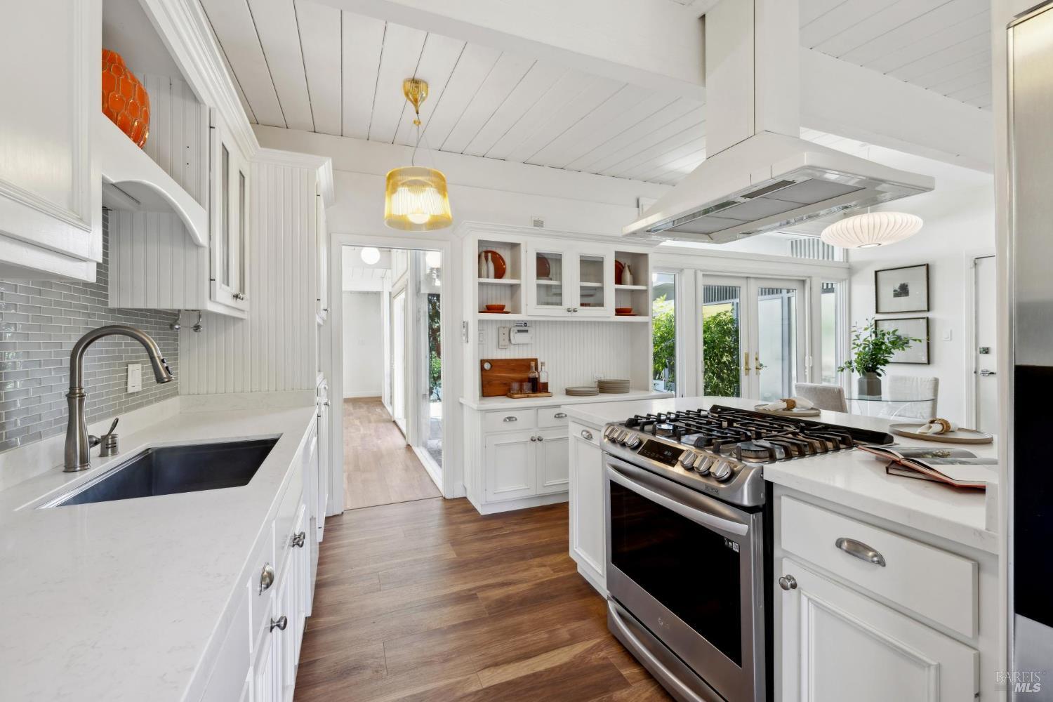 Detail Gallery Image 5 of 52 For 100 De La Guerra Rd, San Rafael,  CA 94903 - 4 Beds | 2 Baths
