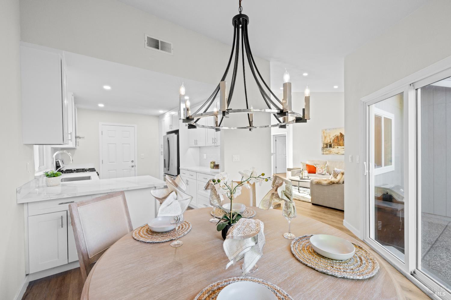 Detail Gallery Image 7 of 23 For 2410 Pinercrest Dr, Santa Rosa,  CA 95403 - 3 Beds | 2 Baths