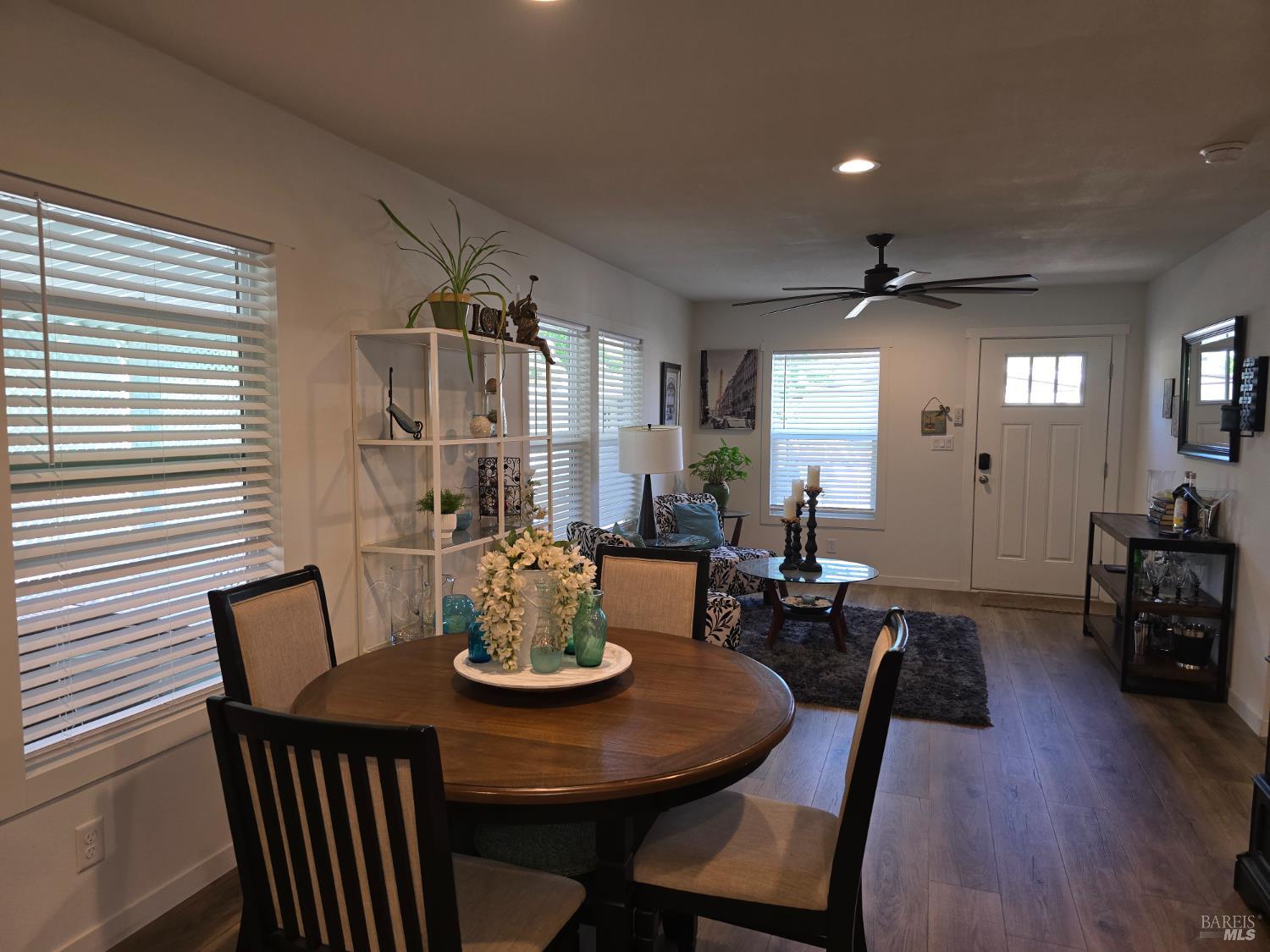 Detail Gallery Image 12 of 26 For 300 Stony Point Rd 403, Petaluma,  CA 94952 - 3 Beds | 2 Baths