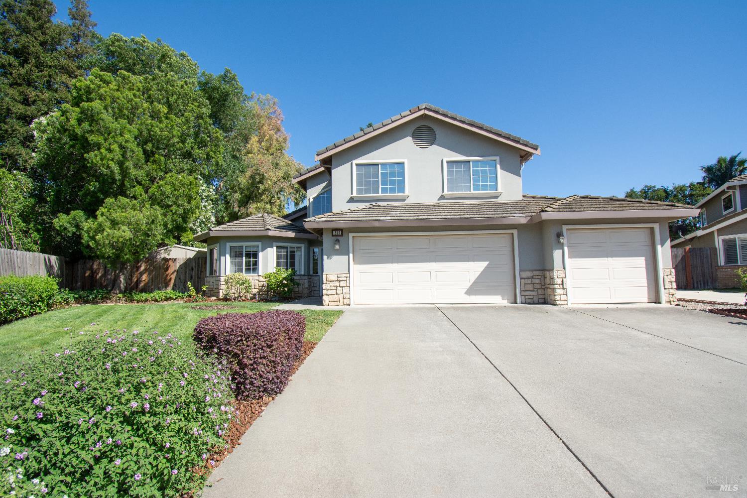 Detail Gallery Image 1 of 40 For 250 Carpenter Ct, Dixon,  CA 95620 - 5 Beds | 2/1 Baths
