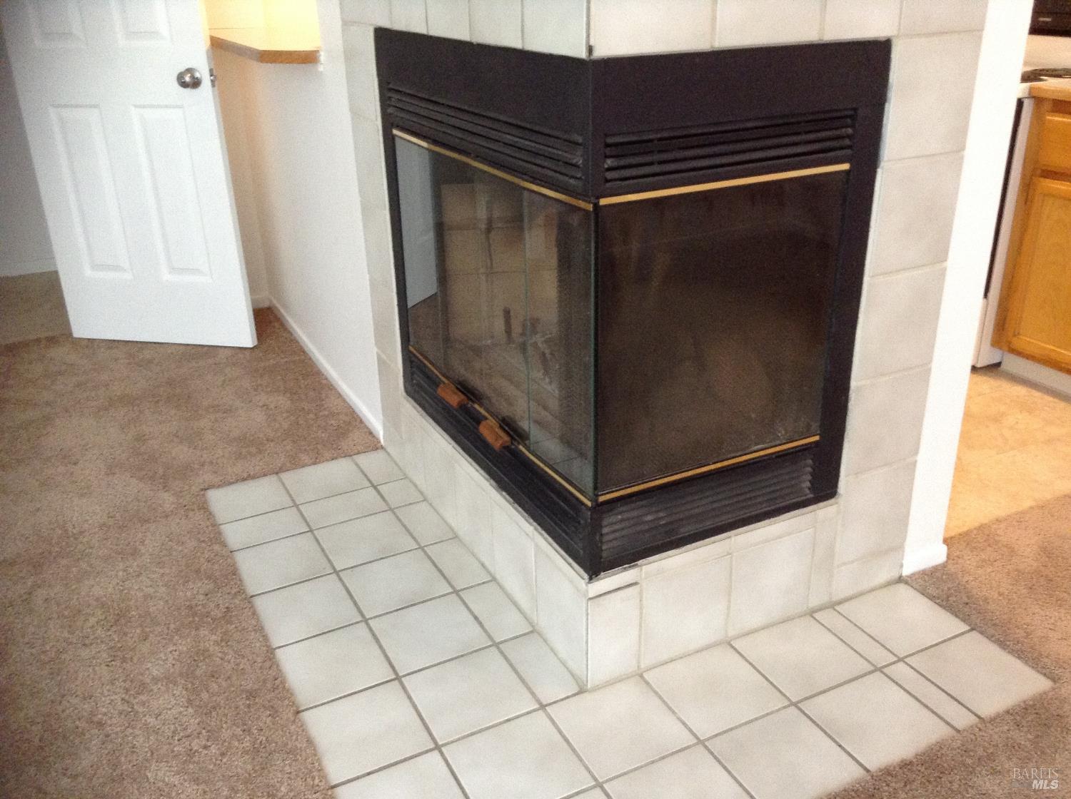 Detail Gallery Image 6 of 9 For 25 Manchester Ln, Fairfield,  CA 94533 - 2 Beds | 1/1 Baths