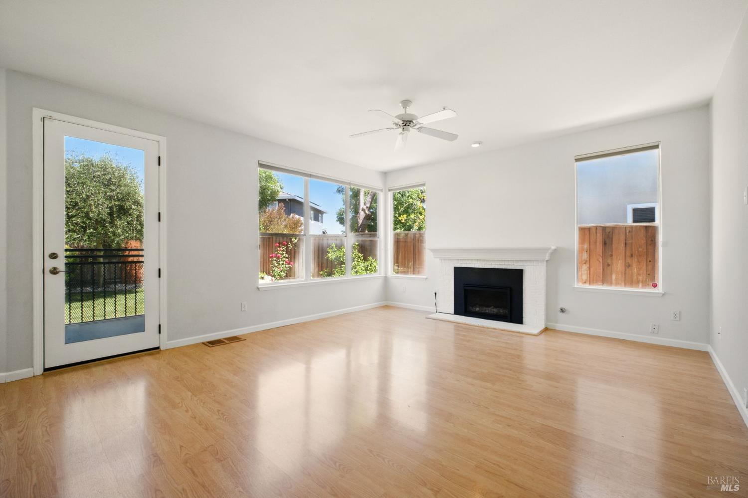 Detail Gallery Image 13 of 49 For 4234 Kingsford Dr, Napa,  CA 94558 - 4 Beds | 2/1 Baths