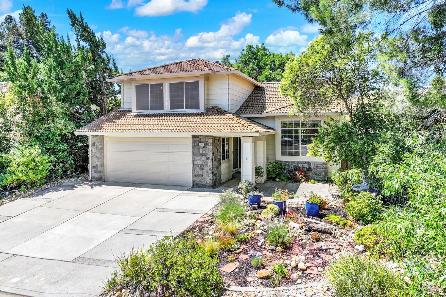 Detail Gallery Image 4 of 80 For 3327 Colonial Ct, Fairfield,  CA 94534 - 4 Beds | 3 Baths