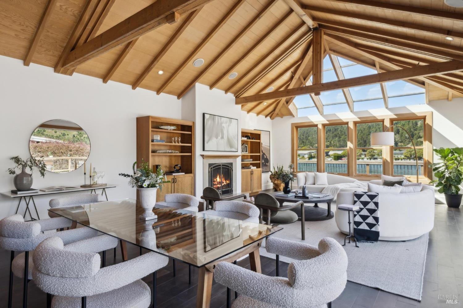 Detail Gallery Image 4 of 23 For 189 Seadrift Rd, Stinson Beach,  CA 94970 - 3 Beds | 3 Baths