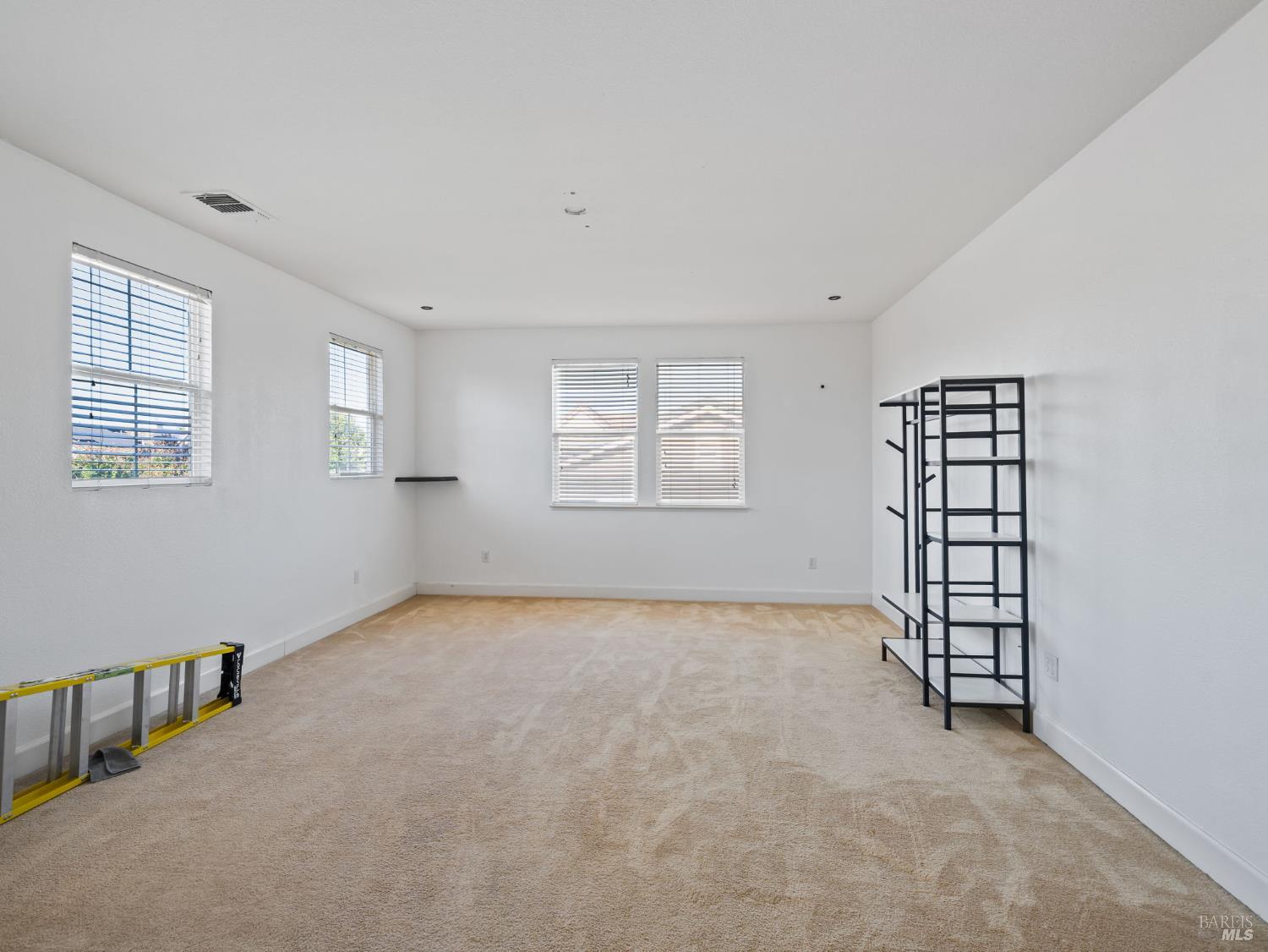 Detail Gallery Image 26 of 72 For 630 Purple Martin Dr, Vacaville,  CA 95687 - 5 Beds | 3/1 Baths