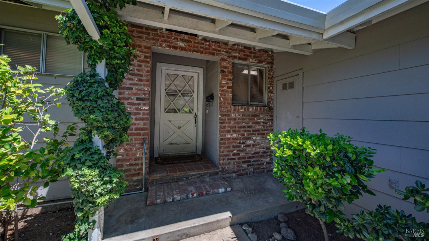 Detail Gallery Image 5 of 33 For 840 Newgate Way, Dixon,  CA 95620 - 3 Beds | 2 Baths