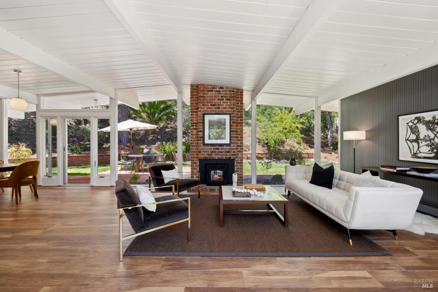 Detail Gallery Image 3 of 52 For 100 De La Guerra Rd, San Rafael,  CA 94903 - 4 Beds | 2 Baths