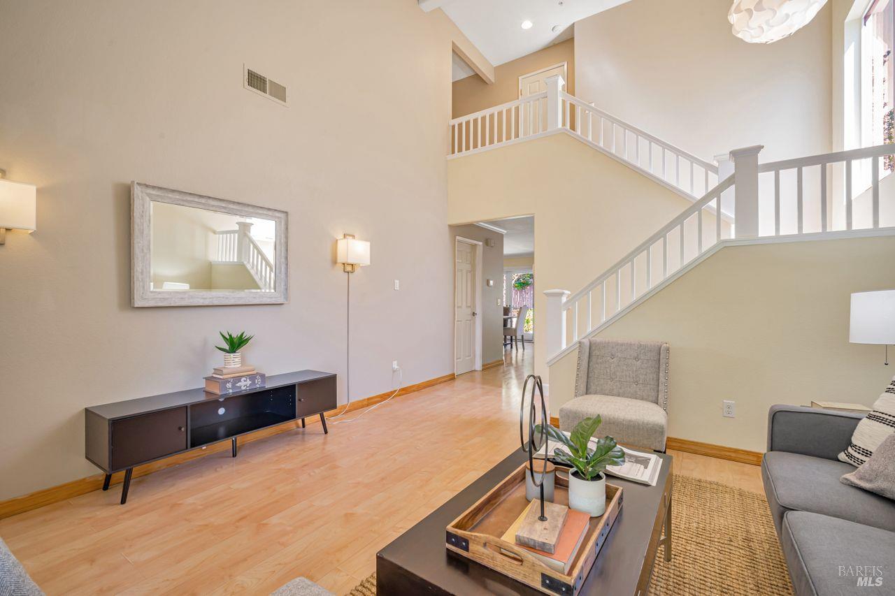 Detail Gallery Image 7 of 44 For 119 Philip Dr, Healdsburg,  CA 95448 - 4 Beds | 2/1 Baths