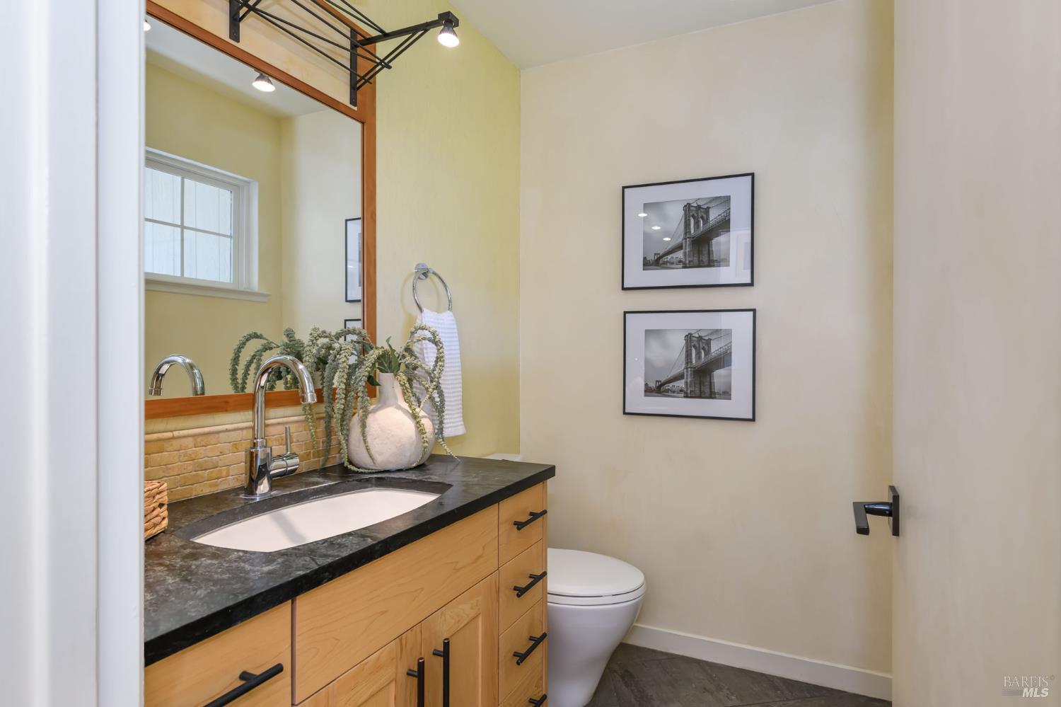 Detail Gallery Image 26 of 50 For 1721 Northstar Dr, Petaluma,  CA 94954 - 3 Beds | 2/1 Baths
