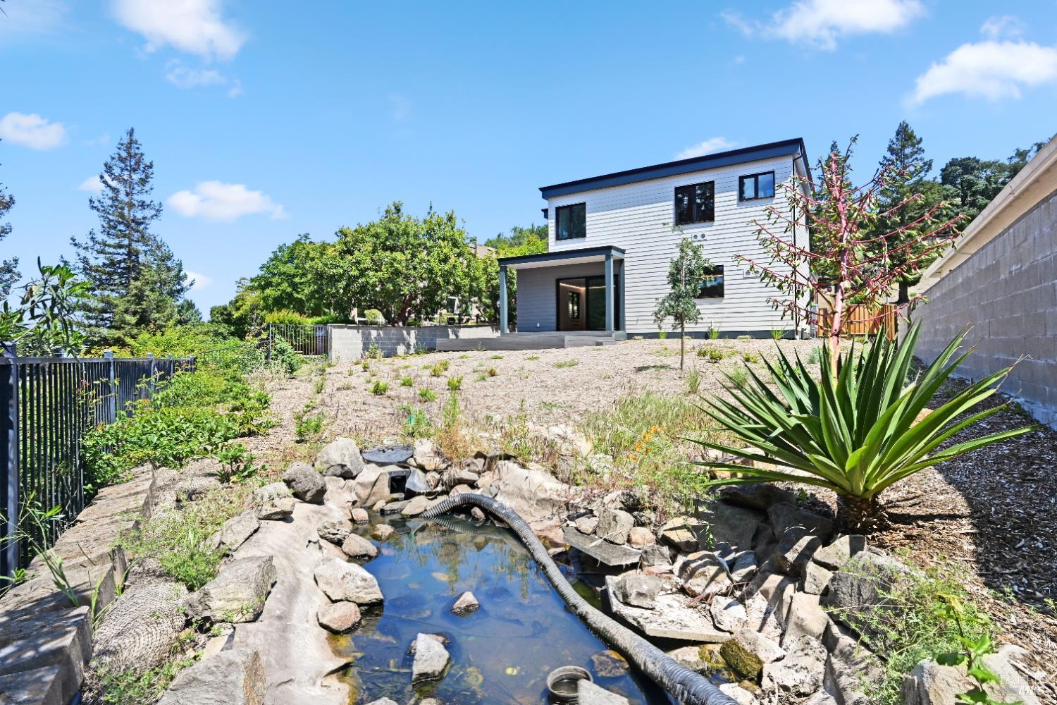 Detail Gallery Image 30 of 56 For 4966 Lakepointe Cir, Santa Rosa,  CA 95403 - 5 Beds | 3/1 Baths
