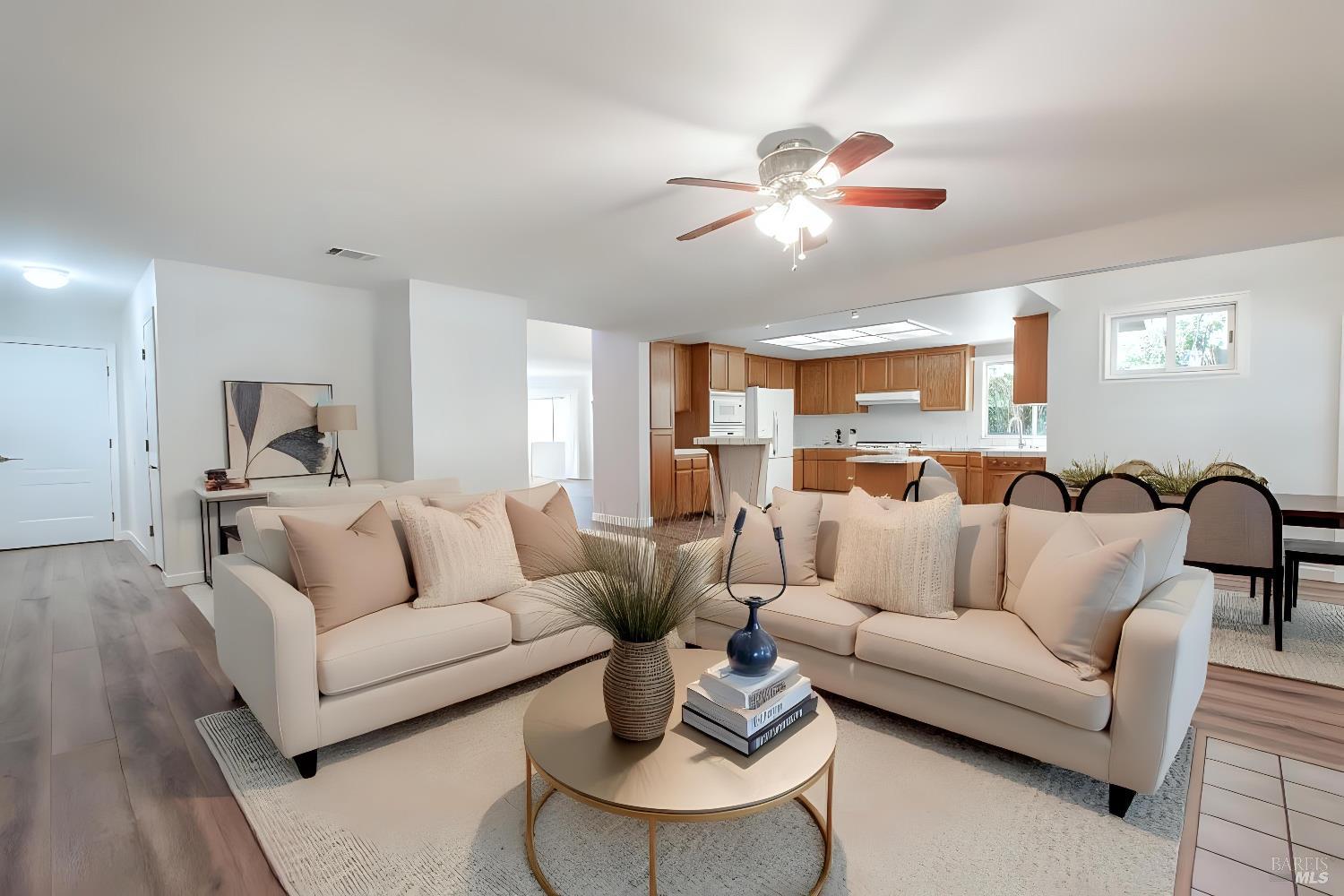 Detail Gallery Image 13 of 40 For 250 Carpenter Ct, Dixon,  CA 95620 - 5 Beds | 2/1 Baths