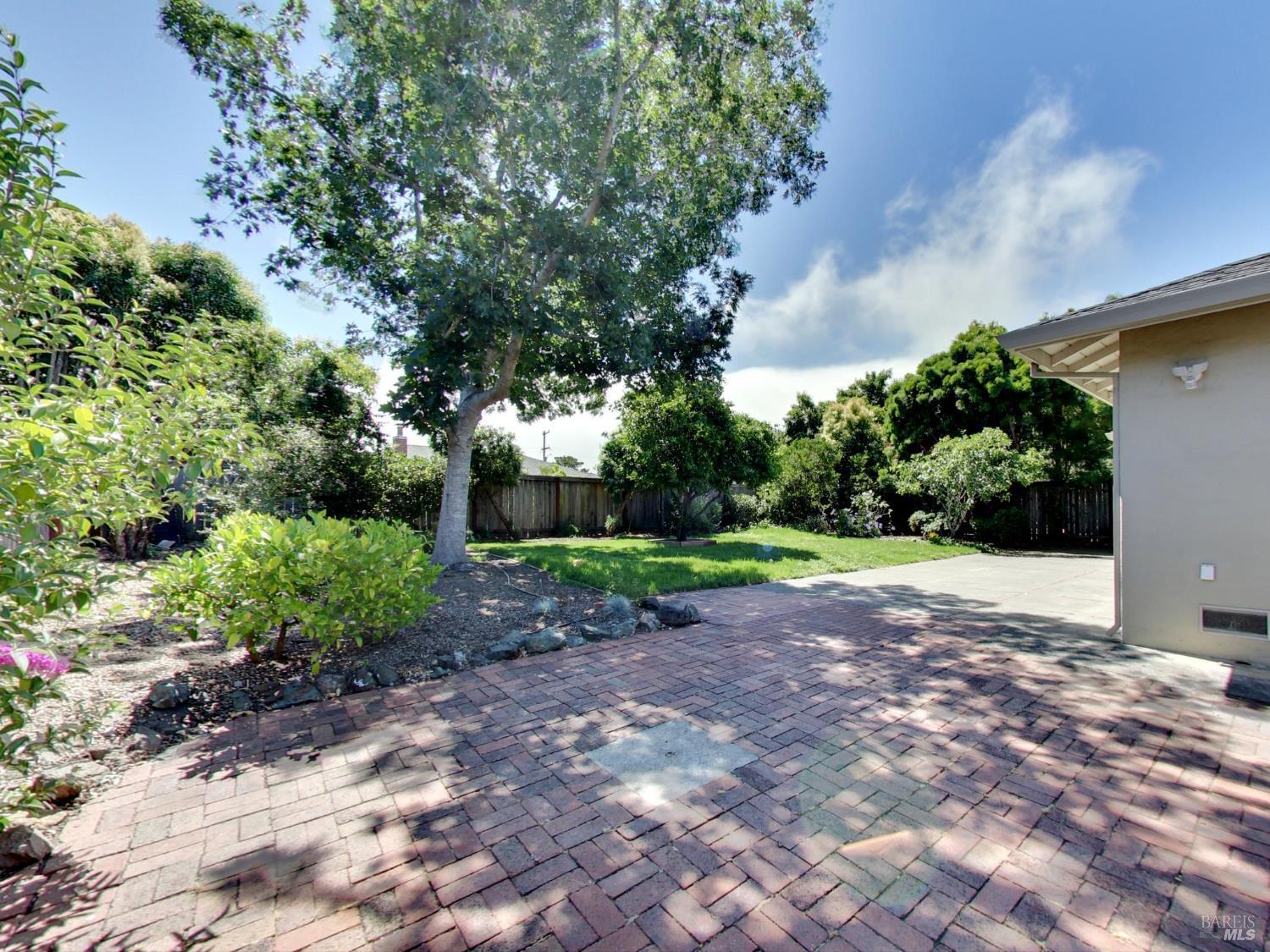 Detail Gallery Image 28 of 36 For 19 Dartmouth Dr, Larkspur,  CA 94939 - 3 Beds | 2 Baths