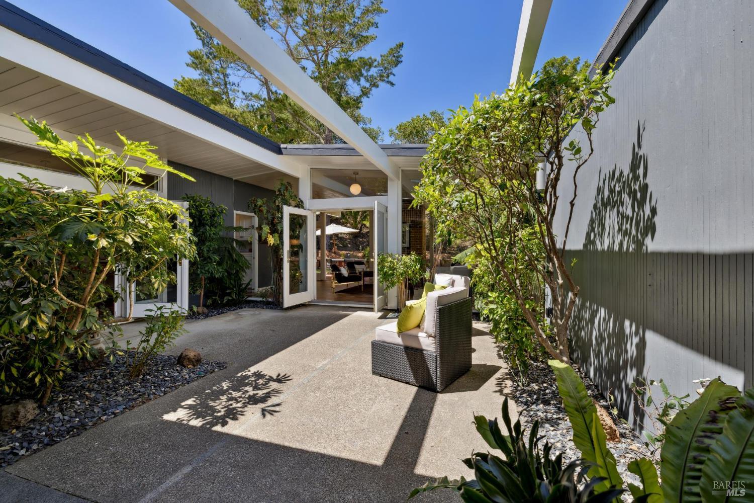 Detail Gallery Image 39 of 52 For 100 De La Guerra Rd, San Rafael,  CA 94903 - 4 Beds | 2 Baths