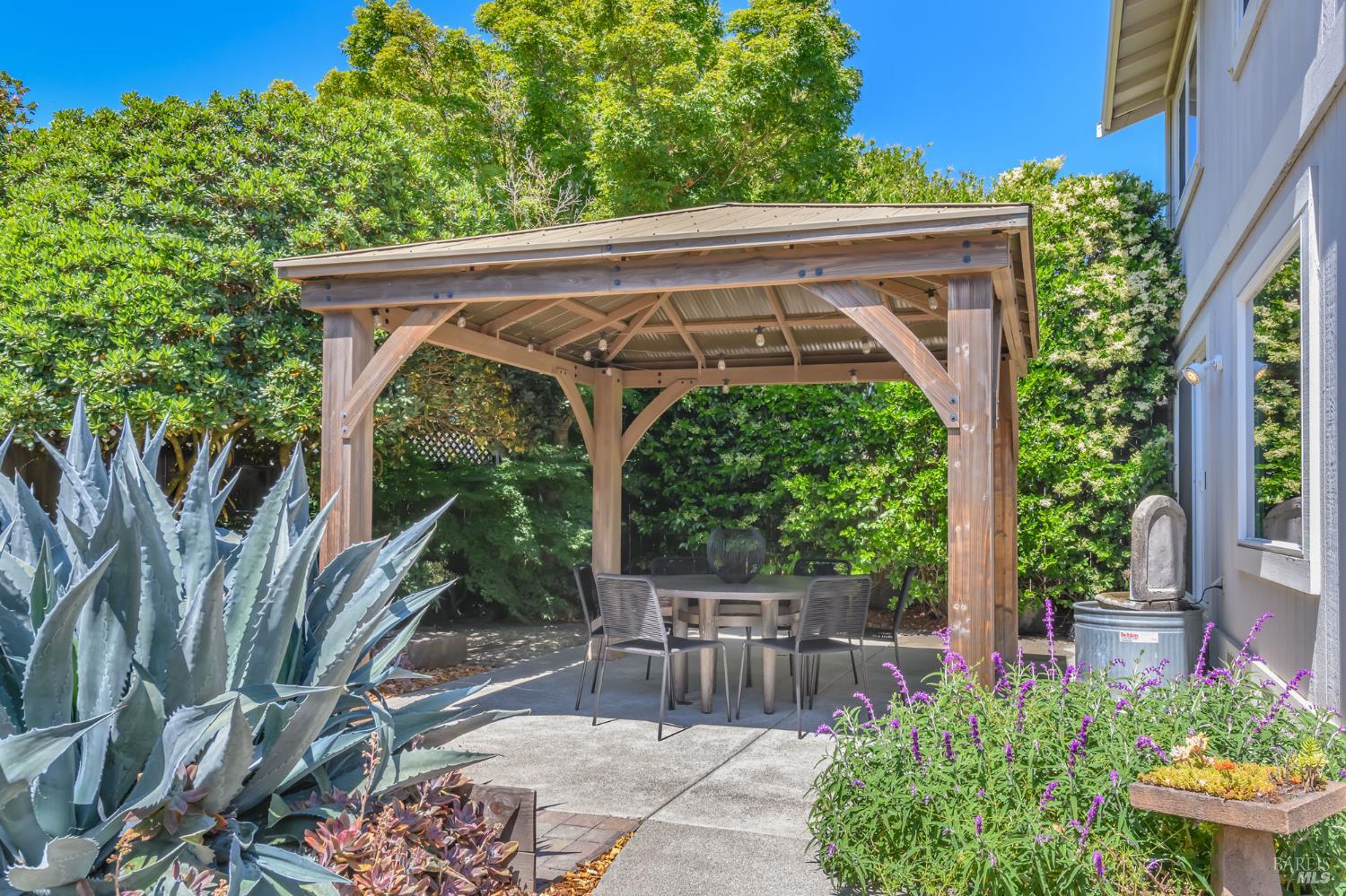 Detail Gallery Image 38 of 50 For 1721 Northstar Dr, Petaluma,  CA 94954 - 3 Beds | 2/1 Baths