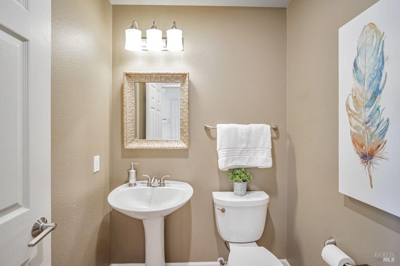 Detail Gallery Image 32 of 44 For 119 Philip Dr, Healdsburg,  CA 95448 - 4 Beds | 2/1 Baths