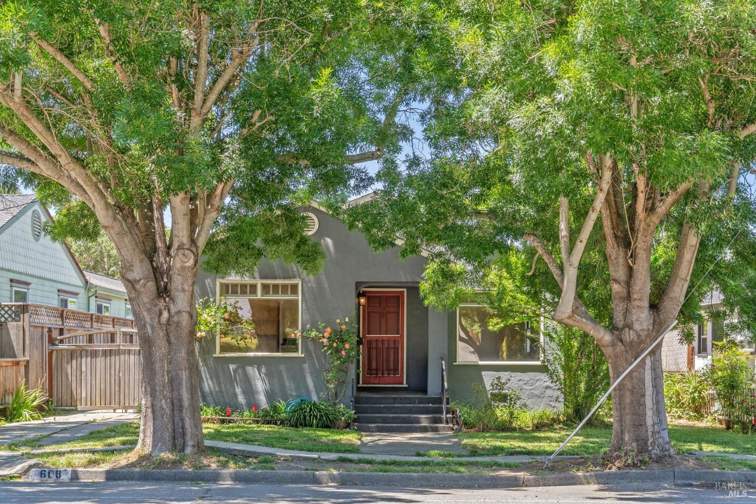 Detail Gallery Image 2 of 33 For 608 Mountain View Ave, Petaluma,  CA 94952 - 2 Beds | 1 Baths