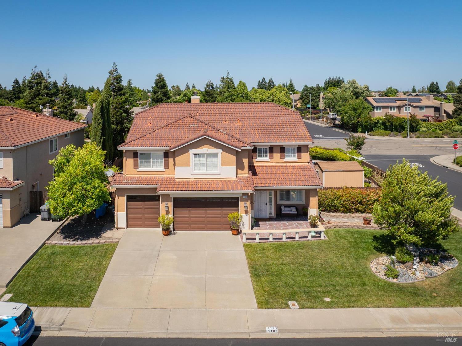 Detail Gallery Image 4 of 64 For 1101 Wildplum Ct, Vacaville,  CA 95687 - 6 Beds | 3 Baths