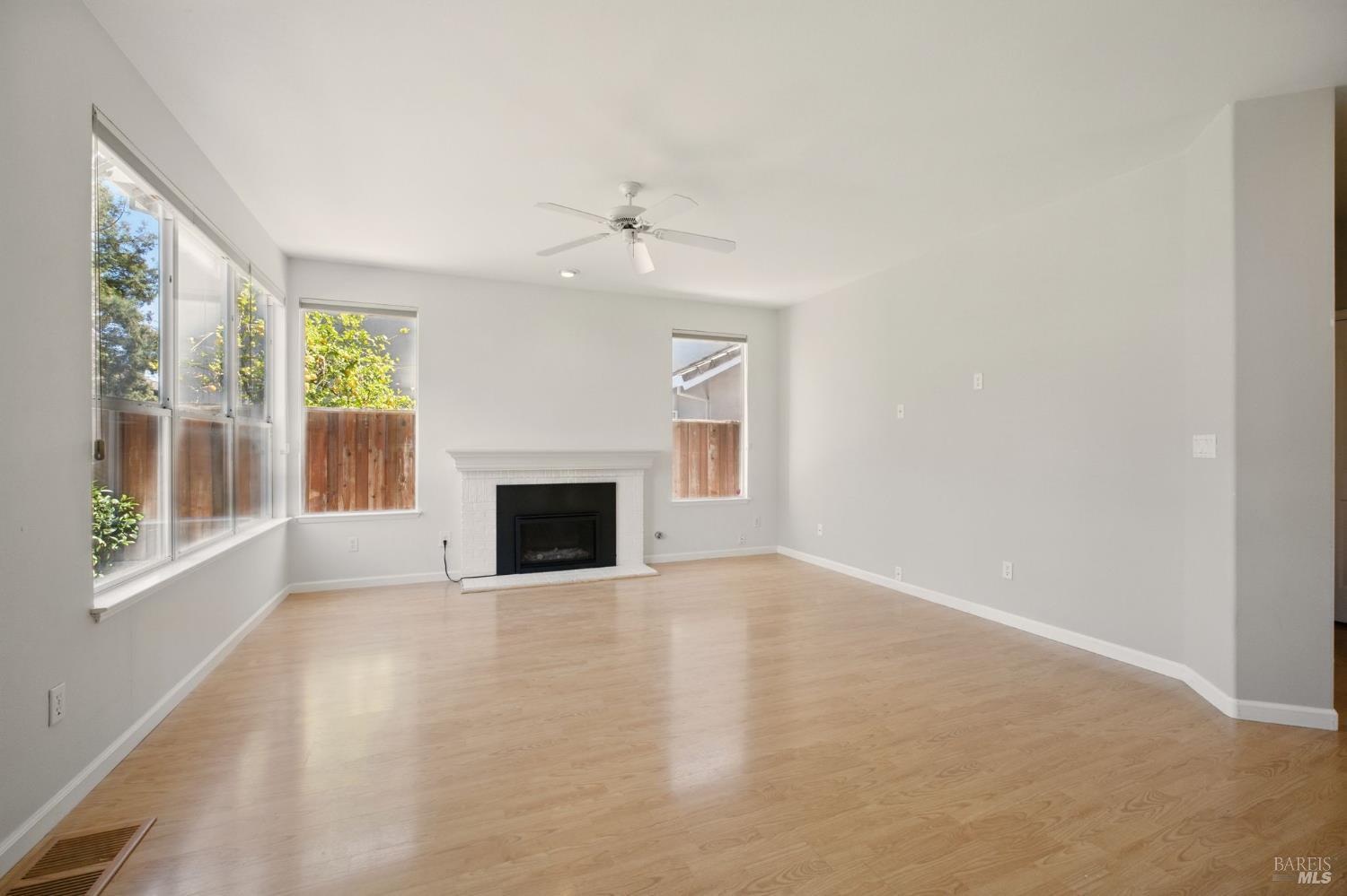 Detail Gallery Image 14 of 49 For 4234 Kingsford Dr, Napa,  CA 94558 - 4 Beds | 2/1 Baths