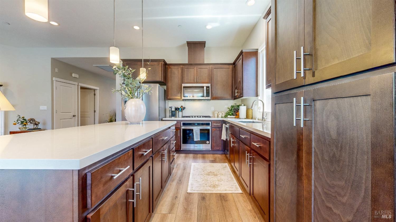 Detail Gallery Image 3 of 49 For 1431 Acorn Way, Windsor,  CA 95492 - 2 Beds | 2 Baths