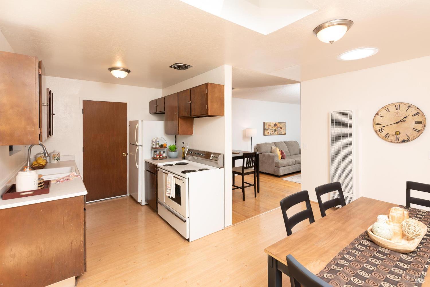 Detail Gallery Image 7 of 24 For 556 Baron Dr, Rohnert Park,  CA 94928 - 4 Beds | 2 Baths