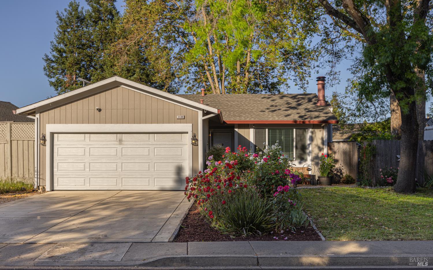 Detail Gallery Image 2 of 20 For 1133 Cielo Cir, Rohnert Park,  CA 94928 - 2 Beds | 2 Baths