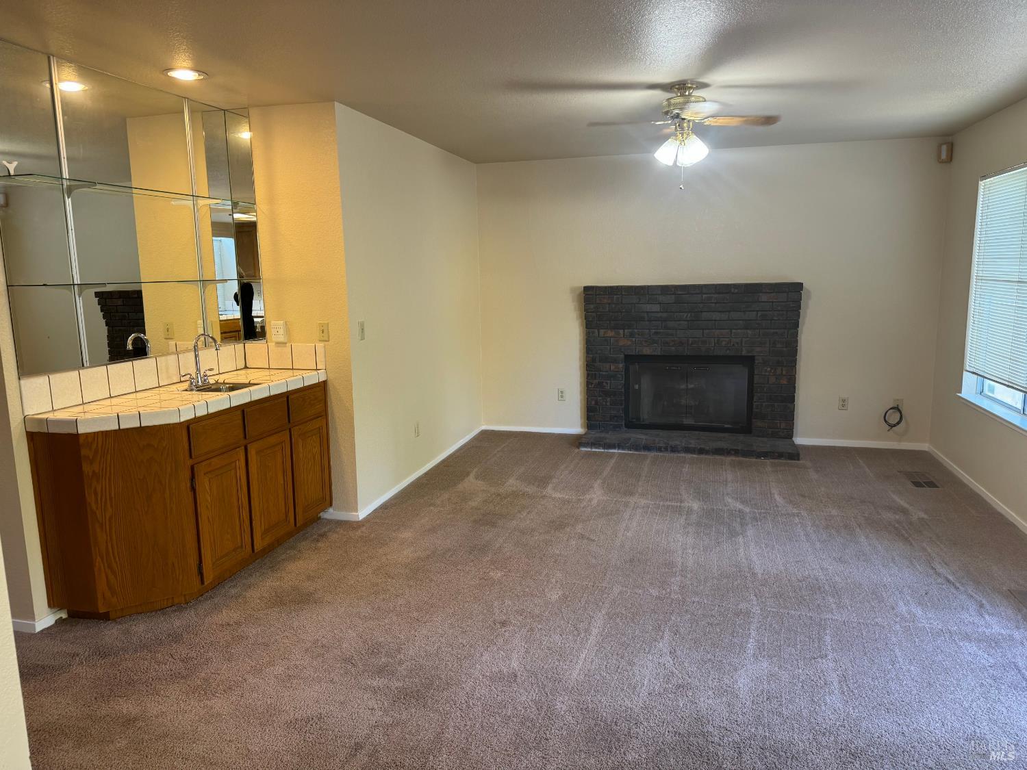 Detail Gallery Image 4 of 11 For 1868 Kolob Dr, Fairfield,  CA 94534 - 5 Beds | 3 Baths