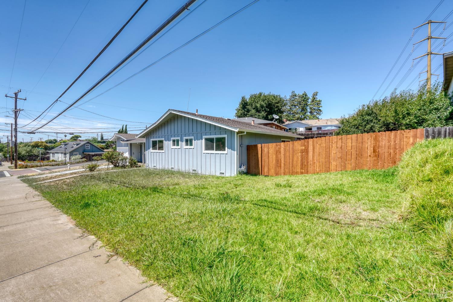 Detail Gallery Image 8 of 23 For 1004 Fulton Ave, Vallejo,  CA 94591 - 3 Beds | 2 Baths